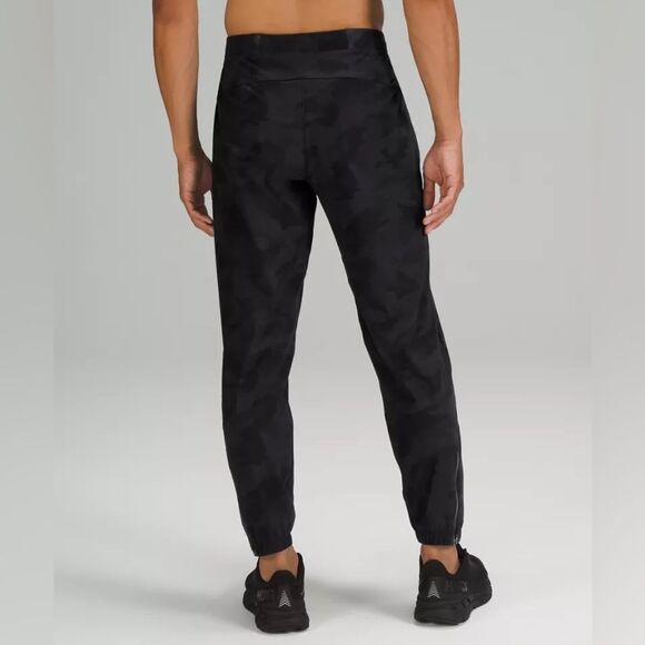 Lululemon - Men’s Black Camo Surge Pants - Picture 2 of 8